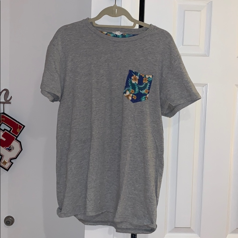 Aeropostale floral pocket T-shirt Size XL